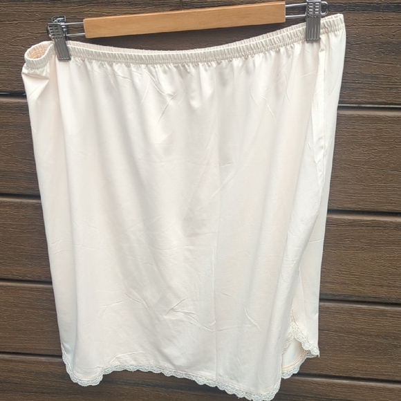 Mancyfit Cream Satin Chemise Skirt Slip with Elastic Waistband - Size XL NWT - Picture 1 of 8